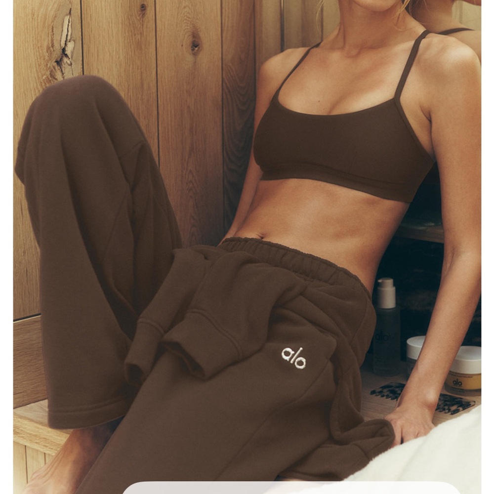 NWOT ALO Yoga Accolade Straight Leg Sweatpants Brownstone color